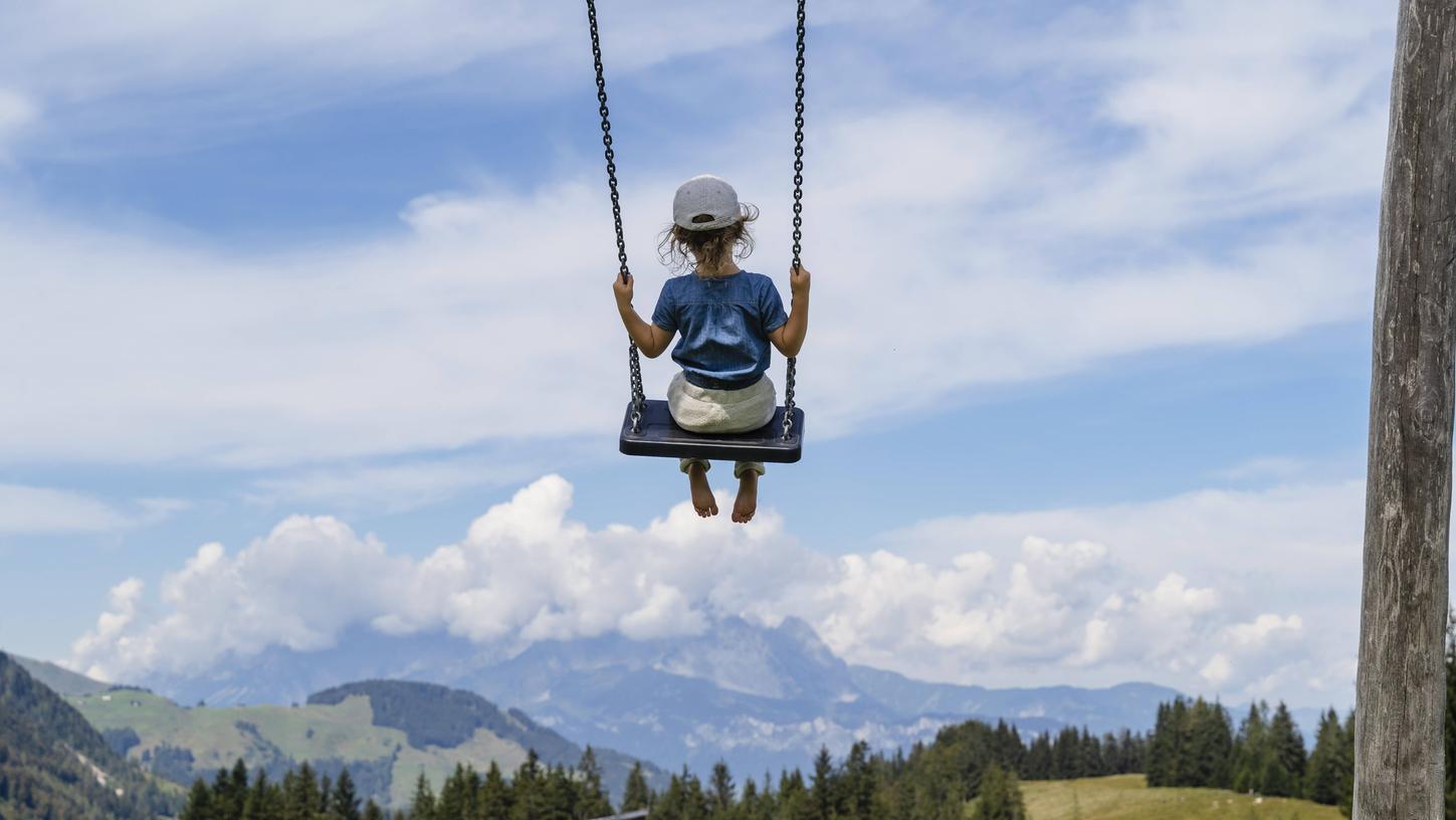 Schaukeln fördert die Entwicklung von Kindern und macht einfach Spaß.
Schaukeln fördert die Entwicklung von Kindern und macht einfach Spaß.