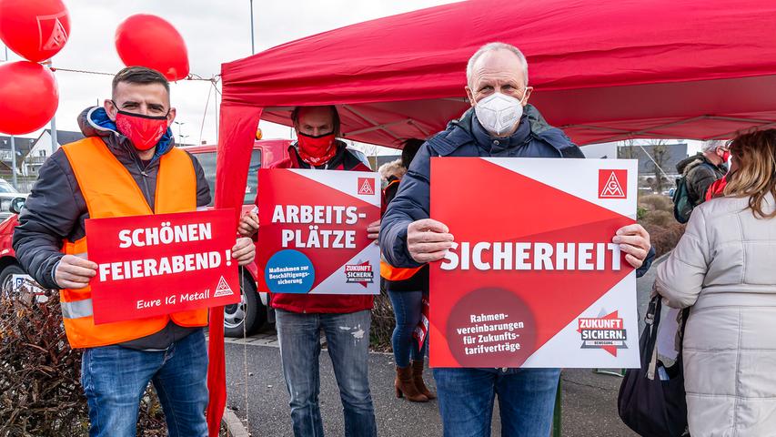 In der aktuellen Tarifrunde hat die IG Metall auch die Schaeffler-Belegschaft in Höchstadt zum "Frühschluss"-Warnstreik aufgerufen, organisiert von Andrea Sicker und Roland Holler.
