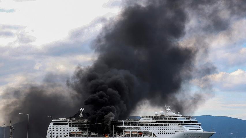 Feuer vor der Küste Korfus: Die MSC Lirica ging plötzlich in Flammen auf - das Feuer war bald unter Kontrolle, niemand wurde verletzt.