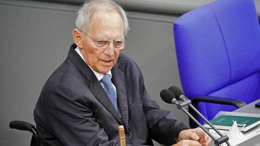 "Das war eine Wahl der Persönlichkeiten", sagte Schäuble. Zum Ergebnis der eigenen Partei sagte er: "Für die CDU ist es kein schöner Abend. Aber das war vorhersehbar." Schäuble stammt selbst aus Baden-Württemberg.