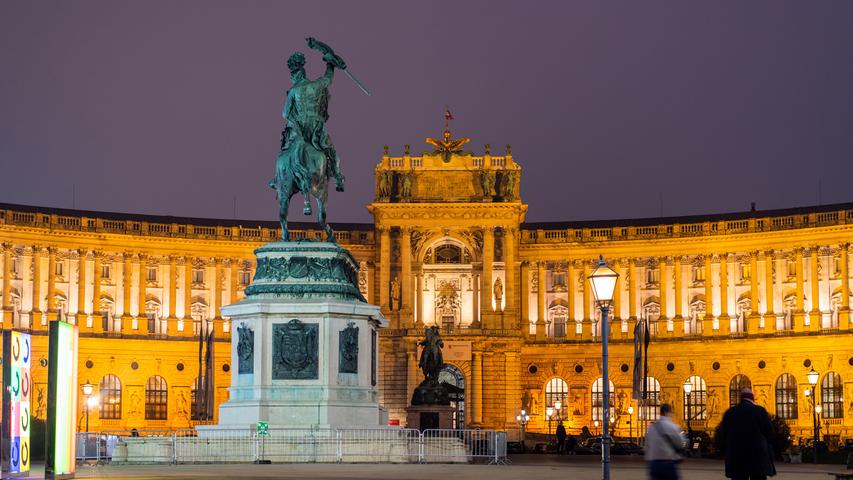 Die Neue Hofburg in Wien gilt bei vielen Touristen als Pflichtprogramm. Mit Austrian Airlines kann die österreichische Hauptstadt von Nürnberg aus erreicht werden.