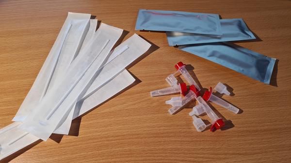 Das verbirgt sich in der Selbsttest-Packung. Alle Bestandteile der Tests sind separat verpackt.