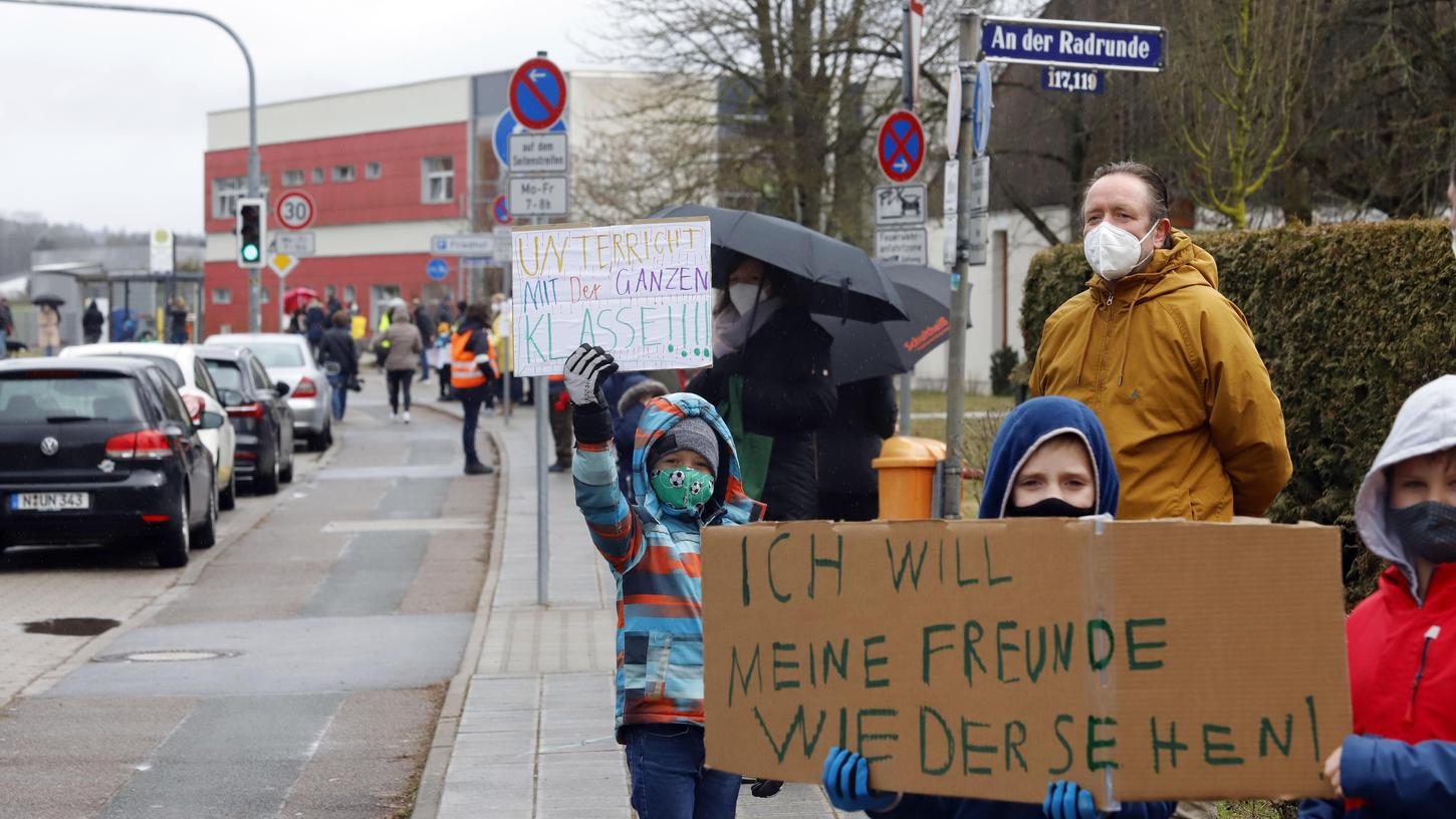 Es wird viel über die Kinder gesprochen, aber nicht mit ihnen. Bei der Demonstrationen im Nürnberger Süden fanden ihre Anliegen Beachtung. 