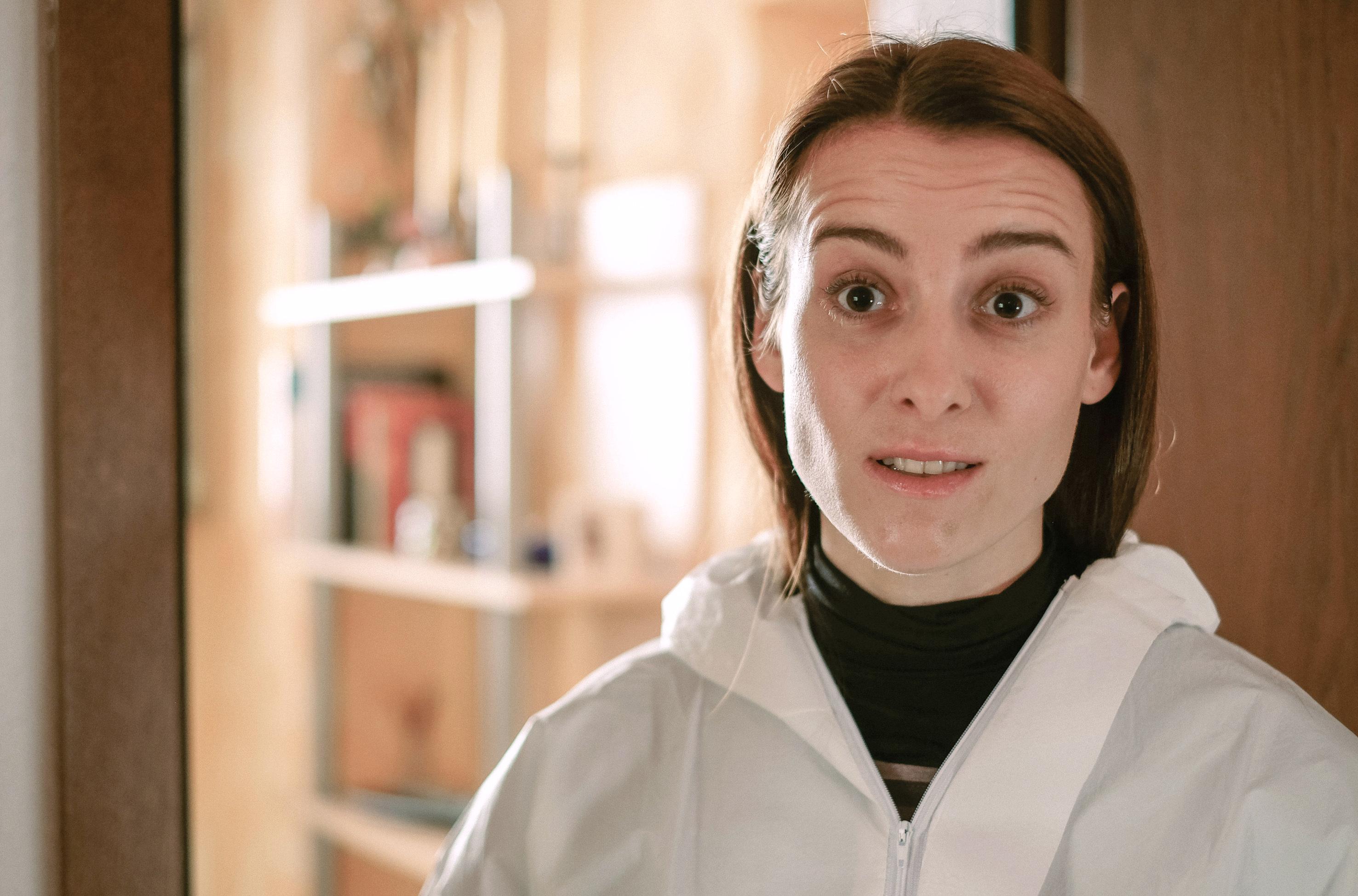 Meret Schande (Christina Scherrer) ist ebenfalls vor Ort. Nach Fredo Schimpfs Abgang übernimmt sie den Part von Eisners und Fellners Assistentin. 