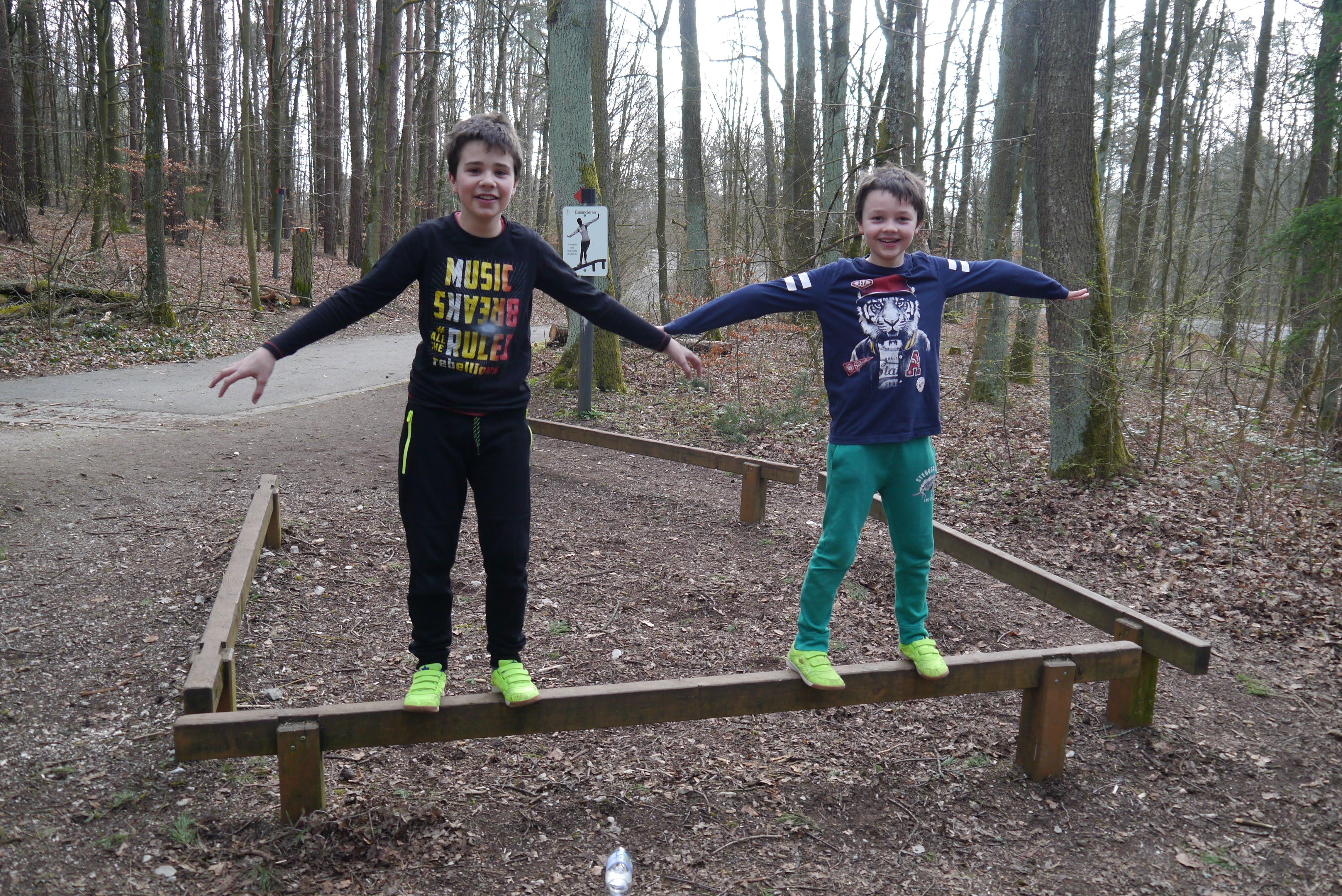 Und auch die junge Generation probiert die Geräte entlang der Strecke gerne aus.