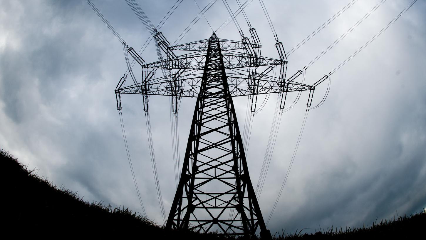 Der Übertragungsnetzbetreiber plant den Bau einer 160 Kilometer langen Stromtrasse, die auch durch Mittelfranken führen soll.
Der Übertragungsnetzbetreiber plant den Bau einer 160 Kilometer langen Stromtrasse, die auch durch Mittelfranken führen soll.