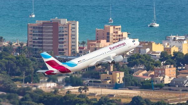 Eurowings Airbus A320 Flugzeug Flughafen Palma de Mallorca Luftbild Palma de Mallorca Spanien 21
