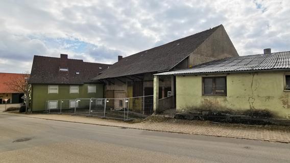 Im hinteren Bereich der Hallen und Ställe wird der Zustand des Auernheimer Im hinteren Bereich der Hallen und Ställe wird der Zustand des Auernheimer