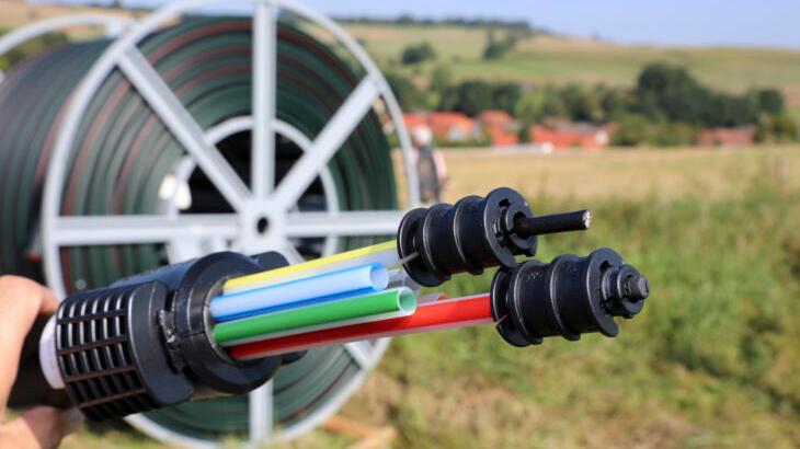 Schnelles Internet dank Glasfaser-Netz will die Telekom ermöglichen.
Schnelles Internet dank Glasfaser-Netz will die Telekom ermöglichen.
