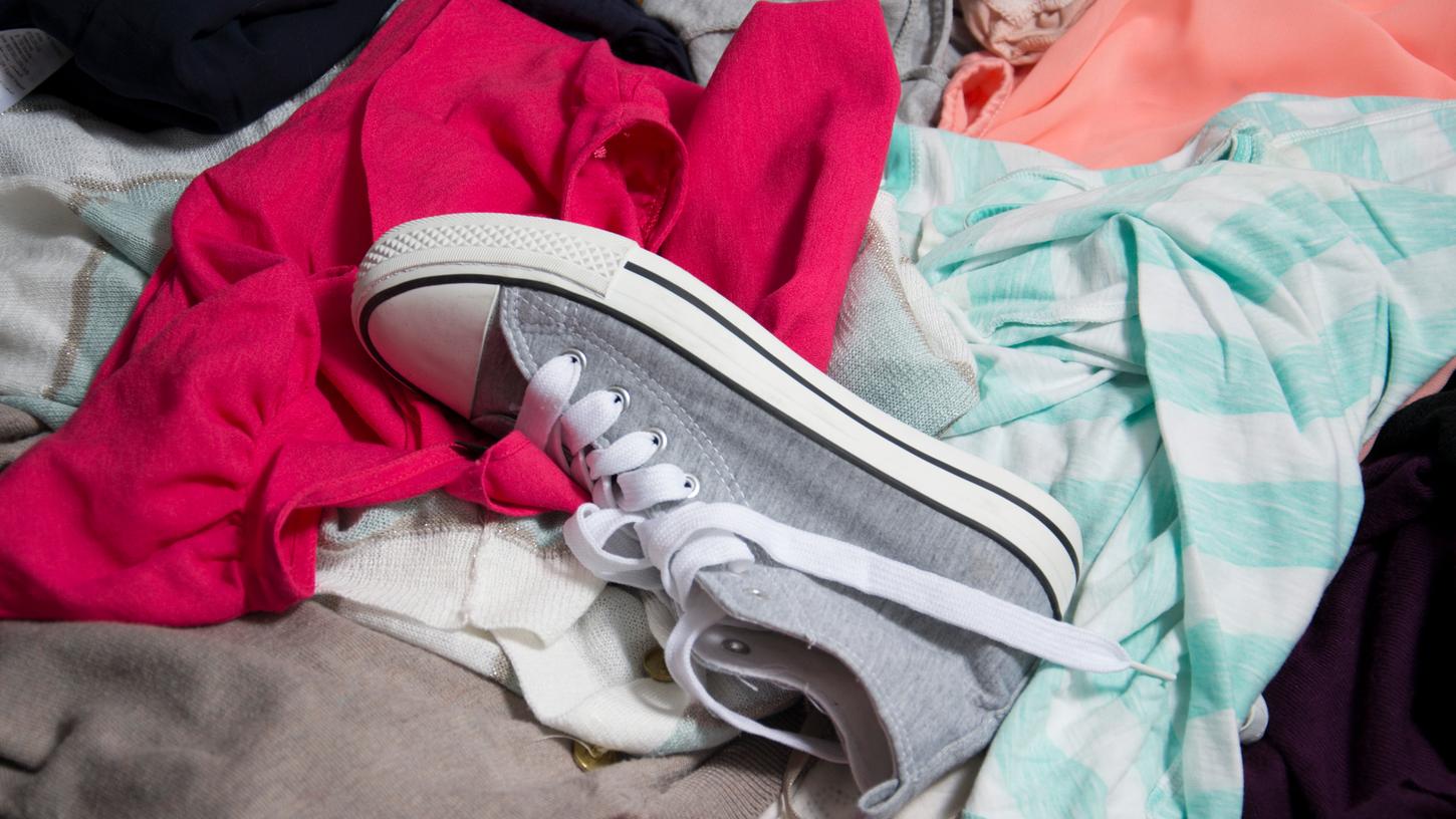 Schuhe, Pullis und T-Shirts: Die meisten haben zu viel davon im Schrank. Deshalb boomt gerade der Secons-Hand-Online-Handel. 