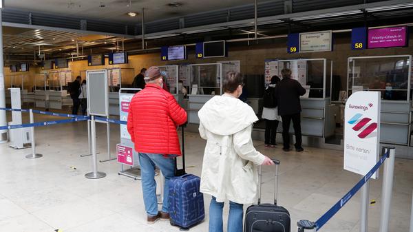. Um alle Formalitäten rund um das Einchecken stressfrei erledigen zu können, empfiehlt Eurowings Passagieren, spätestens 90 bis 120 Minuten vor dem Start am deutschen Abflughafen zu sein.
