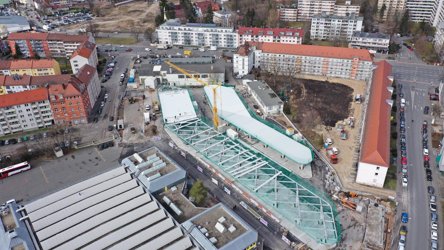 Die Bauarbeiten am neuen eBus-Port der VAG in Nürnberg gehen voran. In Schweinau entstehen 39 Stell- und Ladeplätze. Foto: VAG – Claus Felix