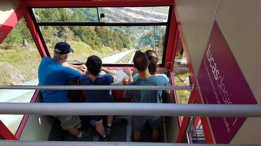 Wer zur Alpe Piora wandern möchte, kann sich mit der Ritom-Standseilbahn schweißtreibende 800 Höhenmeter ersparen.