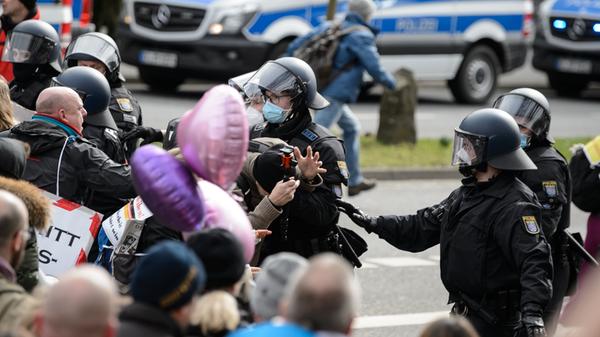 Demonstration gegen Corona-Einschränkungen - Kassel
