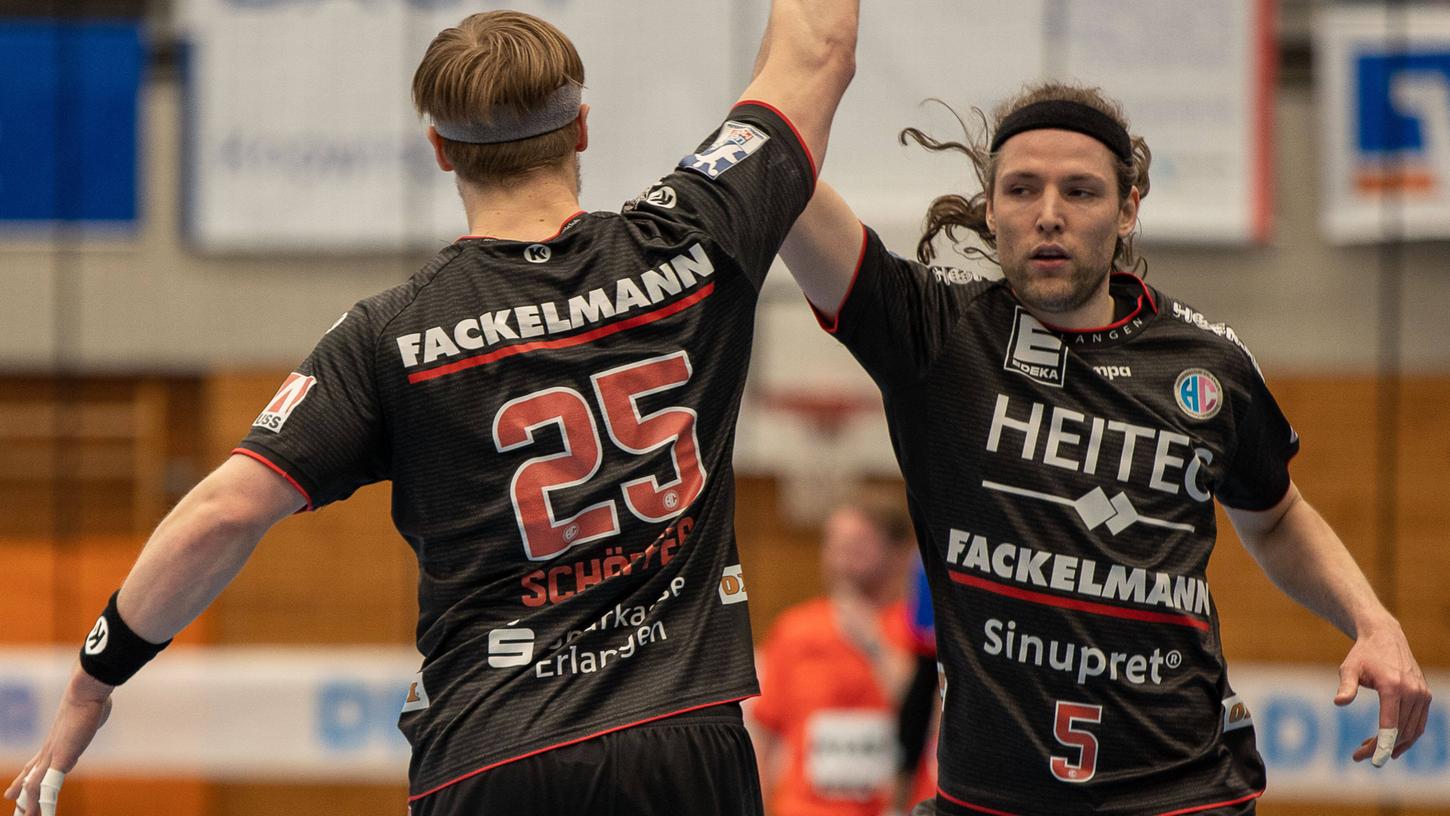 High five: Jan Schäffer und Johannes Sellin klatschen ab, sie haben in Balingen bestanden.