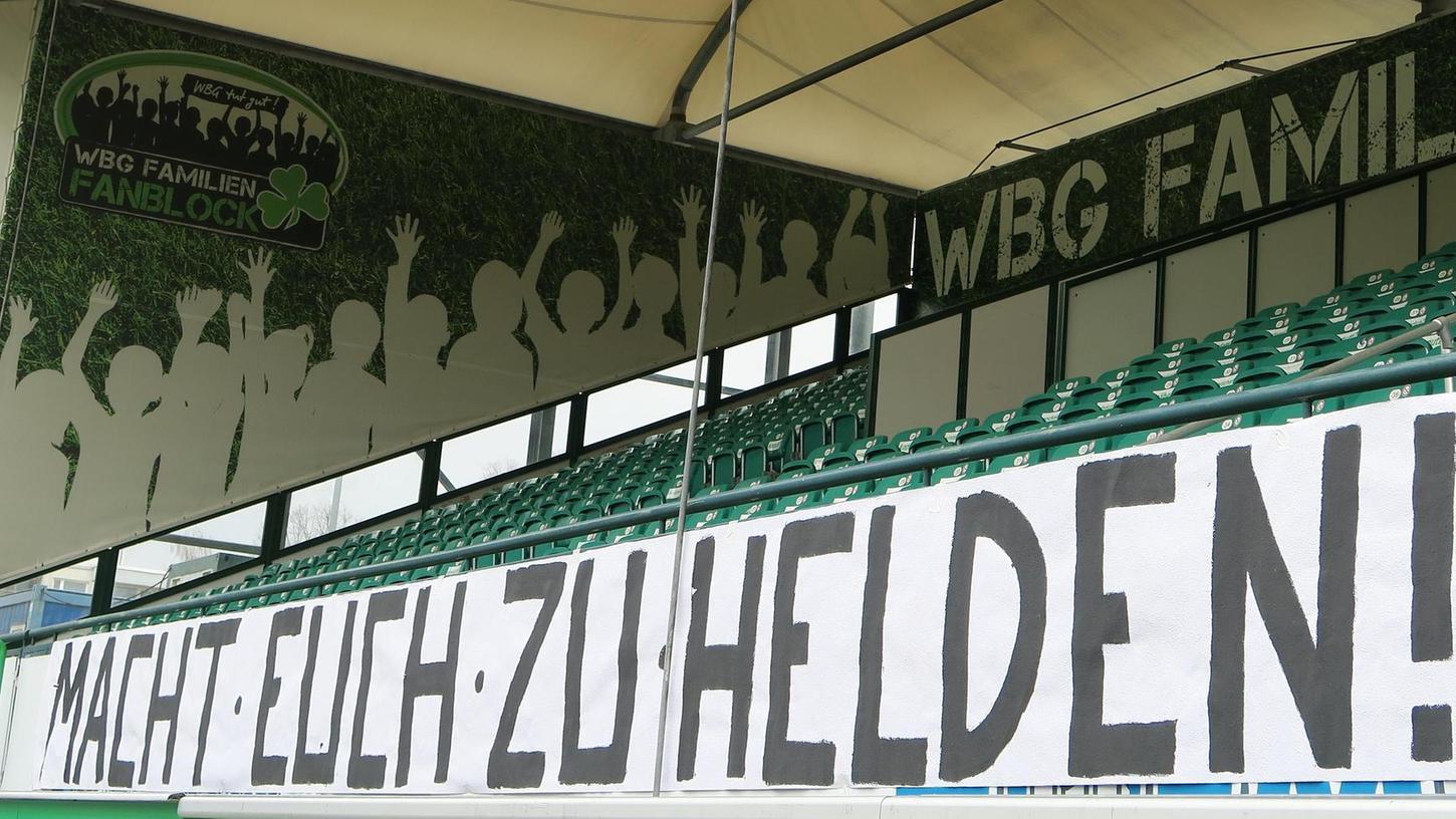 "Macht euch zu Helden", forderte ein Spruchband der Kleeblatt-Fans im leeren Ronhof.