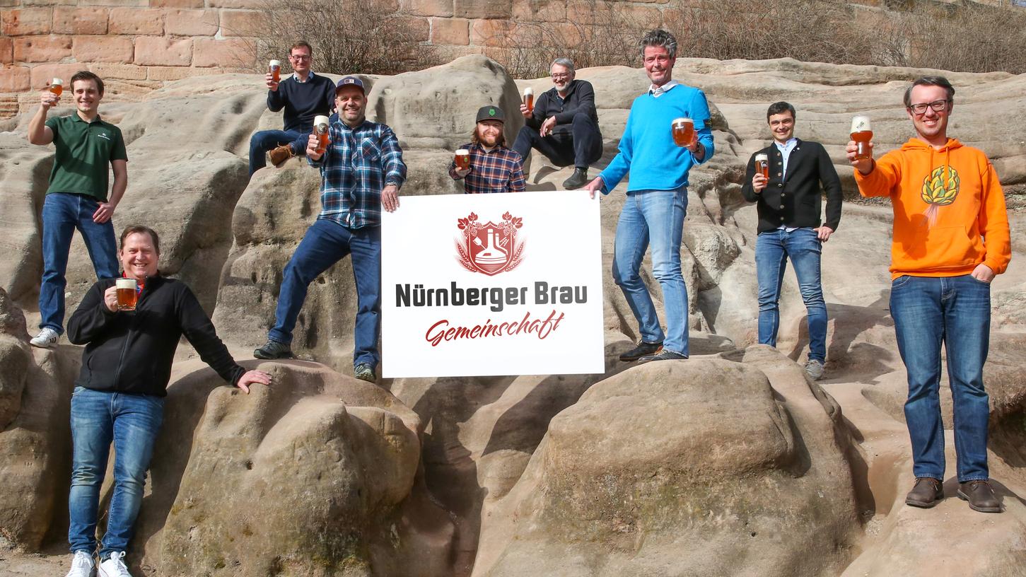 Die Nürnberger Brau Gemeinschaft (v. l.): Lorenz Schareina (BarthHaas), Oliver Prebeck (StreuBräu) Berthold Zeltner (Joh.Gg.Zeltner), Stefan Stretz (Schanzenbräu), Udo Deppisch (Nürnberger Burgbräu), Andreas Stempfle (Bierwerk), Bernhard Wagemann (Tucher), Raphael Gutmann (Bruderherz), Mark Zunkel (NBG).
Die Nürnberger Brau Gemeinschaft (v. l.): Lorenz Schareina (BarthHaas), Oliver Prebeck (StreuBräu) Berthold Zeltner (Joh.Gg.Zeltner), Stefan Stretz (Schanzenbräu), Udo Deppisch (Nürnberger Burgbräu), Andreas Stempfle (Bierwerk), Bernhard Wagemann (Tucher), Raphael Gutmann (Bruderherz), Mark Zunkel (NBG).