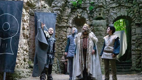 Etwa 90 Zuschauer können dabei sein. viel mehr Platz ist nicht.