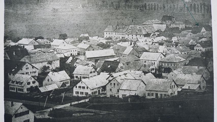 Treuchtlingen um das Jahr 1885: Die Dächer sind fast ausschließlich mit Jurakalkplatten gedeckt.