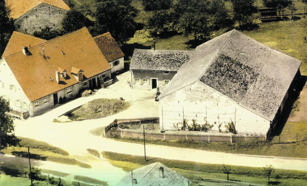 Ein typischer Jurahaus-Bauernhof in den 1970er oder 1980er Jahren.