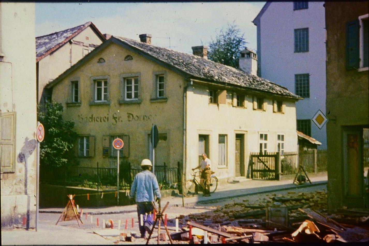 Das Jurahaus der ehemaligen Bäckerei Dorner in der Treuchtlinger Kanalstraße gegen Ende des vorigen Jahrhunderts.
