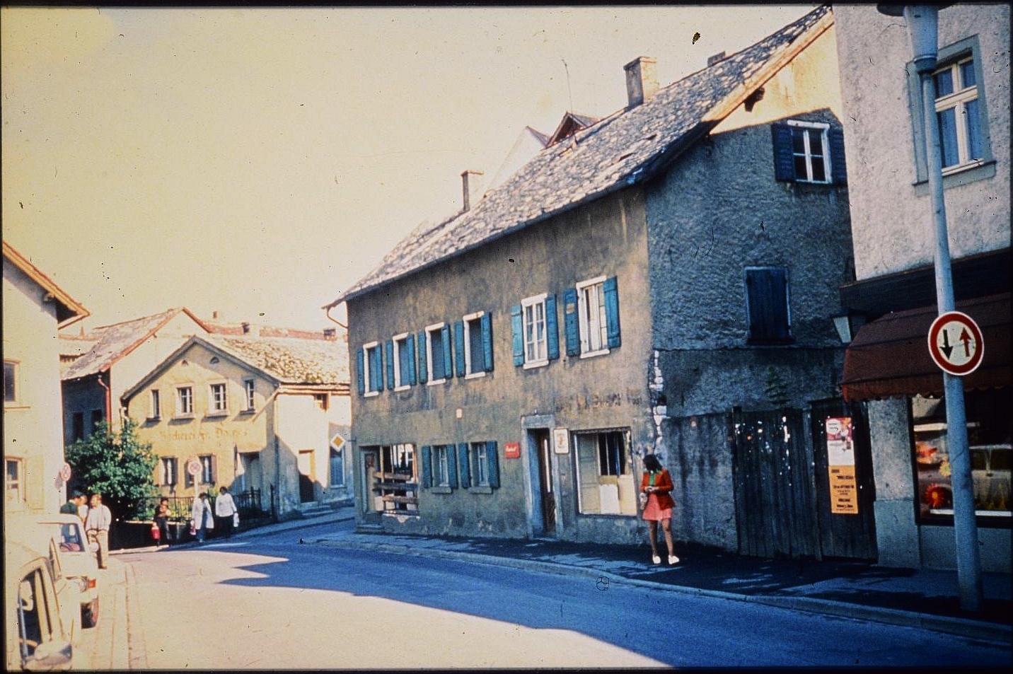 Jurahäuser in der Treuchtlinger Kanalstraße Mitte des 20. Jahrhunderts (im Hintergrund erneut die Bäckerei Dorner).