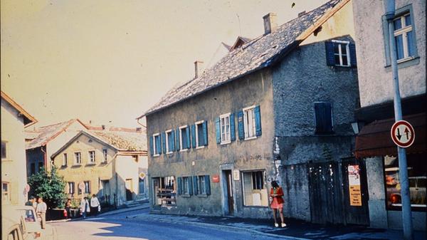 Jurahäuser in der Treuchtlinger Kanalstraße Mitte des 20. Jahrhunderts (im Hintergrund erneut die Bäckerei Dorner).