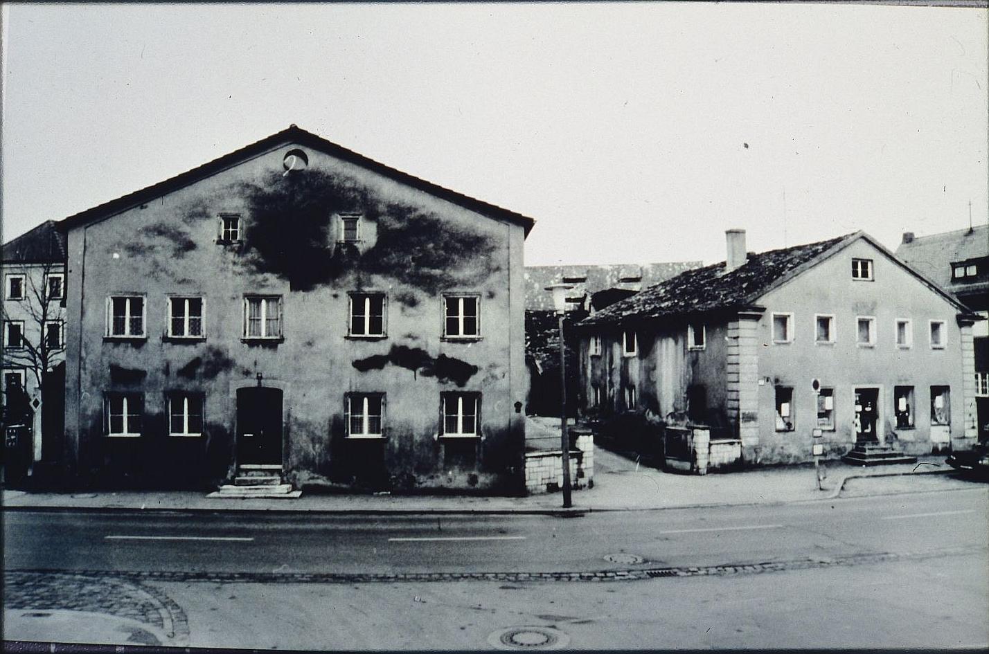Die einstigen Jurahäuser in der Treuchtlinger Hauptstraße gegenüber der Einmündung der Fischergasse.