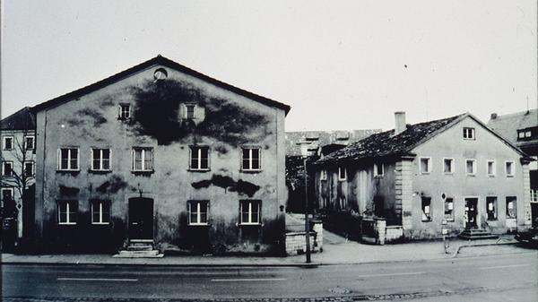 Die einstigen Jurahäuser in der Treuchtlinger Hauptstraße gegenüber der Einmündung der Fischergasse.