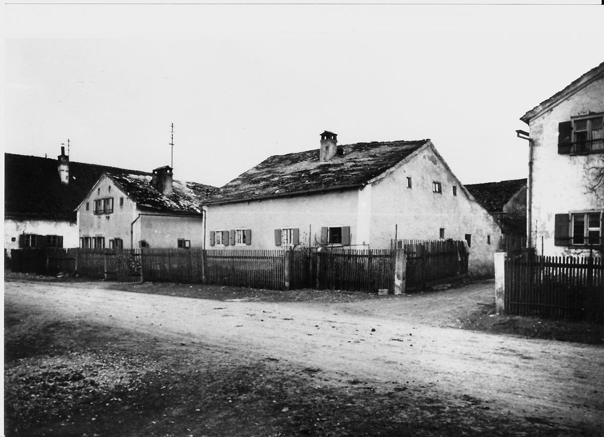 Alte Jurahäuser in einem Treuchtlinger Ortsteil - möglicherweise Graben.