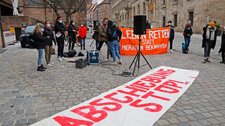 "Grenzenlose Solidarität": Demo macht auf Rassismus in Nürnberg aufmerksam