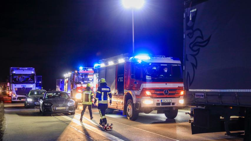 A3 bei Erlangen: Mehrere Laster kollidieren - 100.000 Euro Schaden