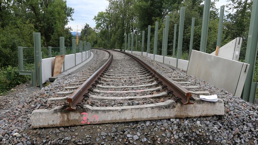 In Bayern werden in diesem Jahr rund 2,3 Milliarden in den Ausbau der Bahn-Infrastruktur investiert. In Bayern werden in diesem Jahr rund 2,3 Milliarden in den Ausbau der Bahn-Infrastruktur investiert.