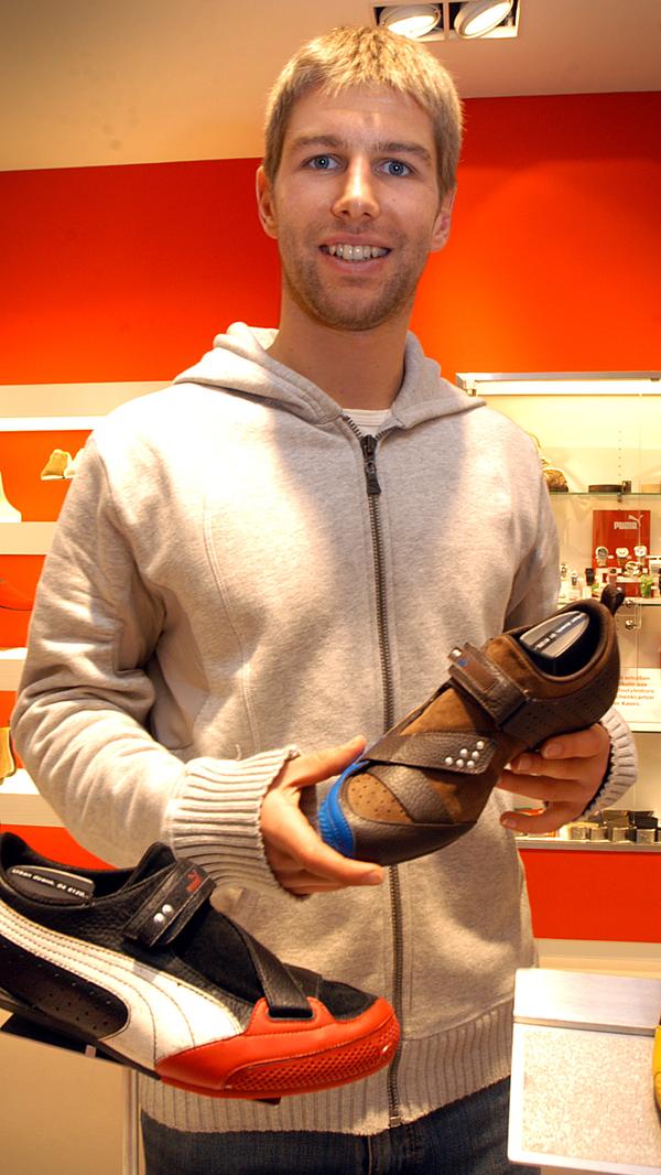 Thomas Hitzlsperger, damals Fußballnationalspieler, 2005 im Puma-Outlet.