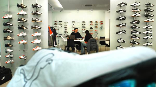 Beim Rundgang durch das im Jahr 2005 neue Verwaltungsgebäude von Puma.