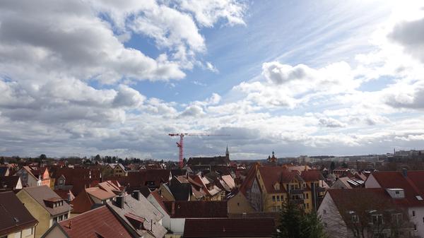 So sieht der Blick über Herzogenaurach gegen Südosten von den Terrassen der Penthouse-Wohnungen aus.