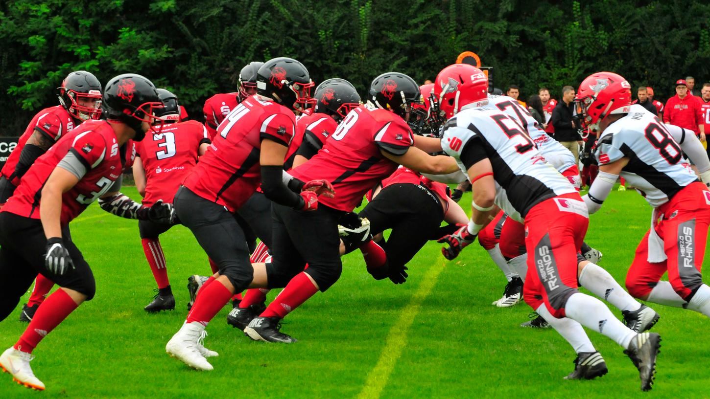 2019 gab es noch ein Derby zwischen den Herzogenaurach Rhinos und den Hemhofen Gechers (in rot).
2019 gab es noch ein Derby zwischen den Herzogenaurach Rhinos und den Hemhofen Gechers (in rot).