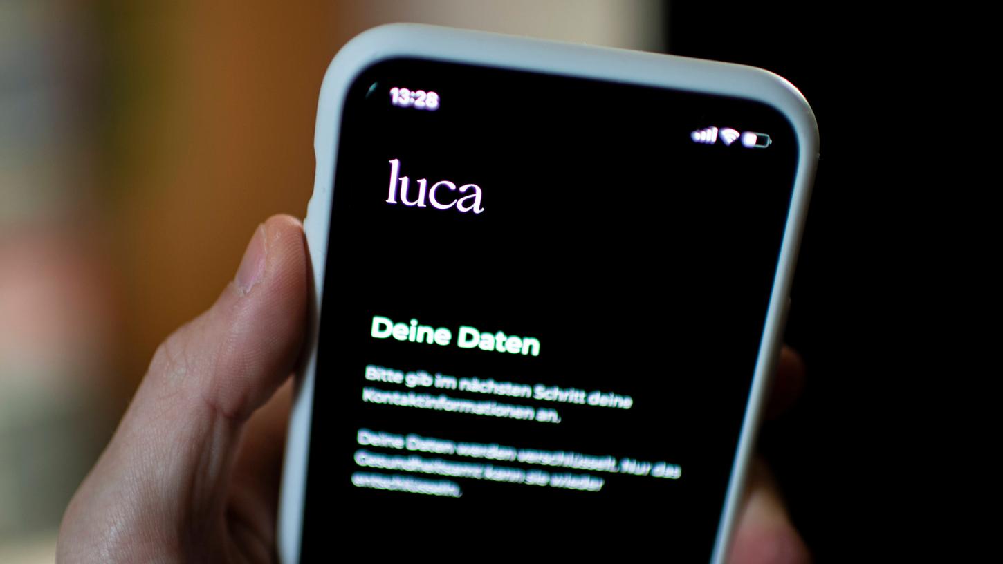 Die App Luca wird auf einem Smartphone angezeigt.