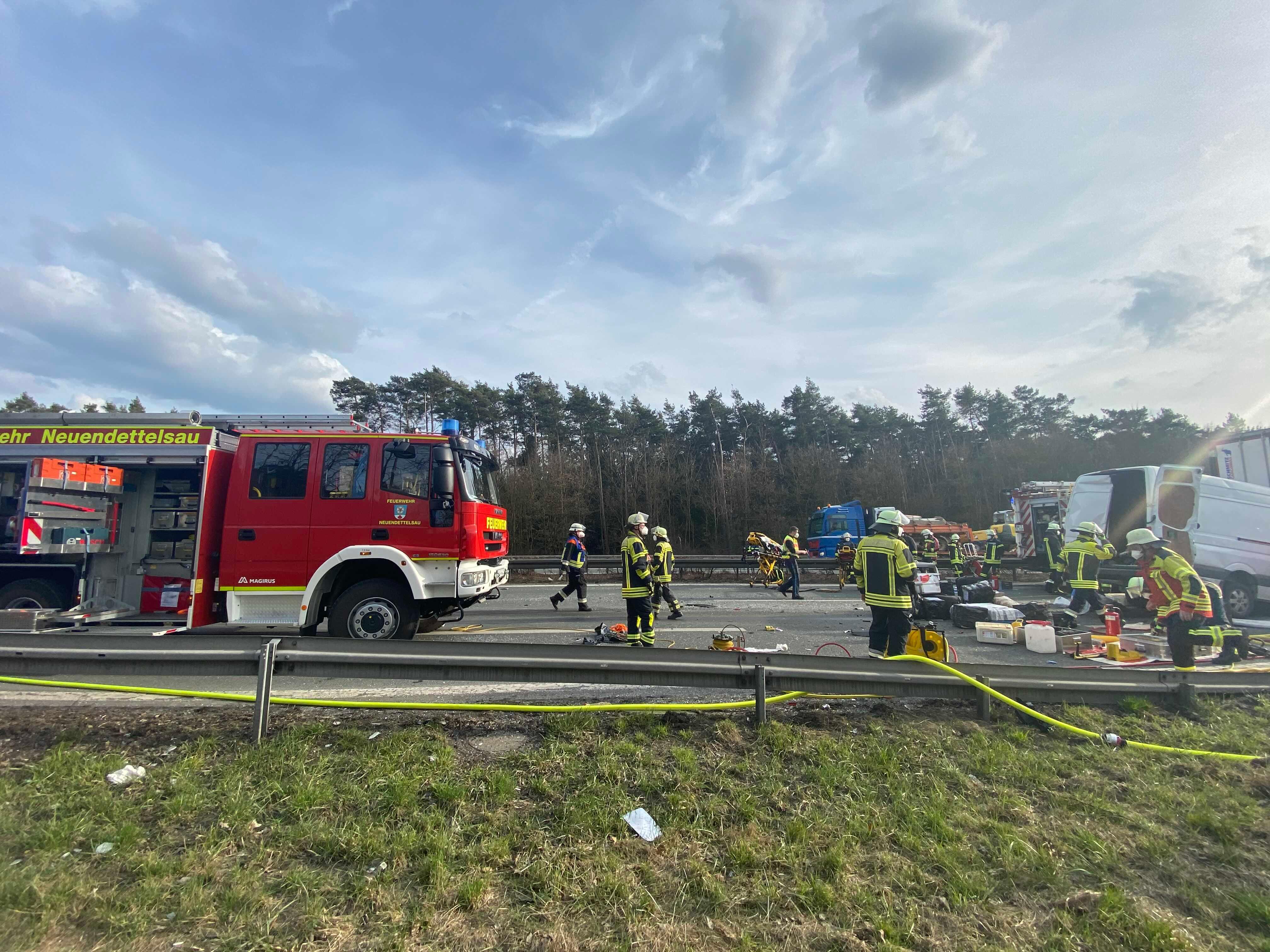 Kollision Am Stauende: Tödlicher Unfall Auf A6 - Schwabach | Nordbayern