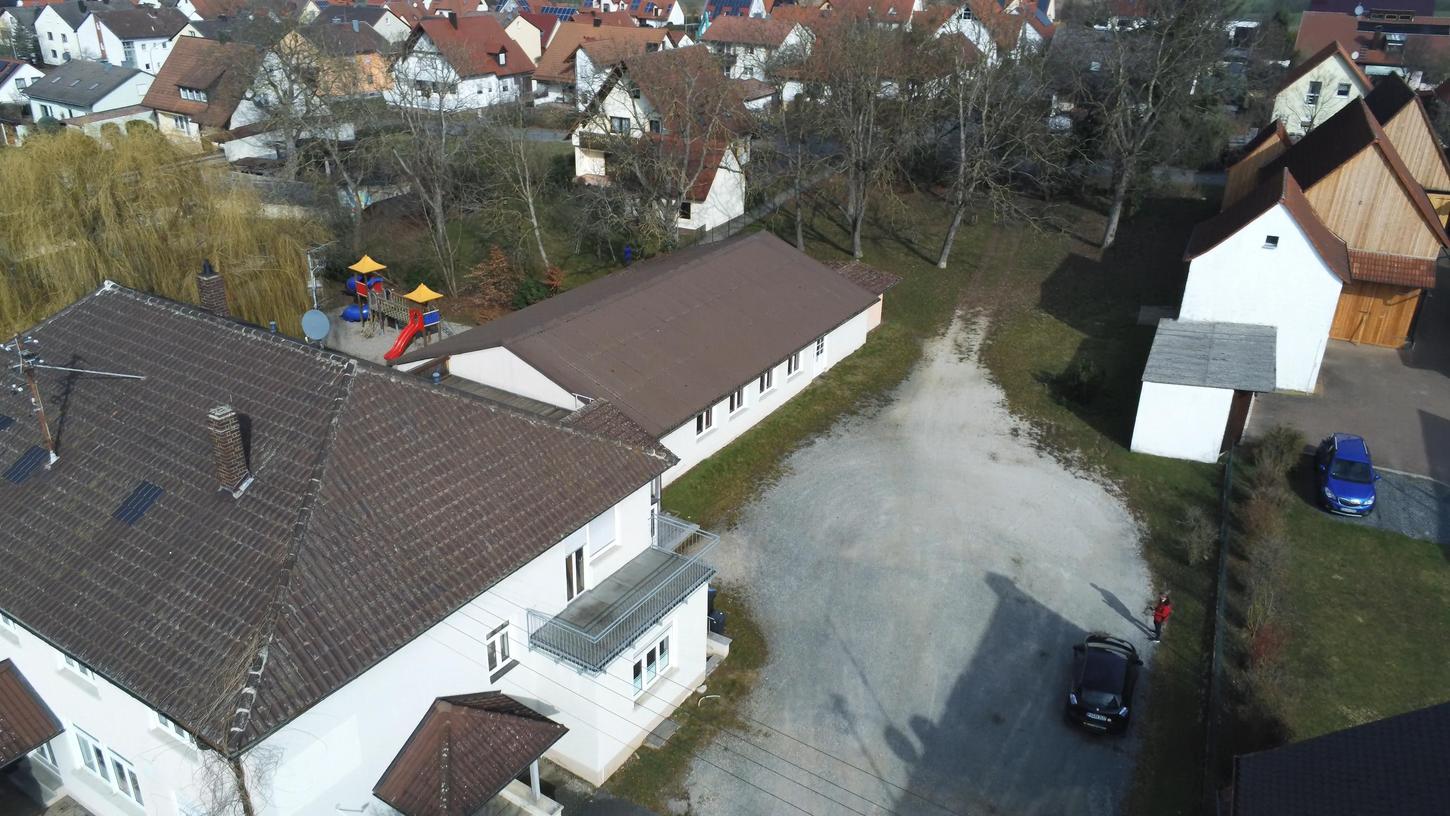 Zuletzt genutzt als Flüchtlingsheim, wird die einstige Gastwirtschaft längst nicht mehr benötigt: Dem ehemaligen Gasthaus Eismann in Kauernhofen droht wohl der Abriss. 