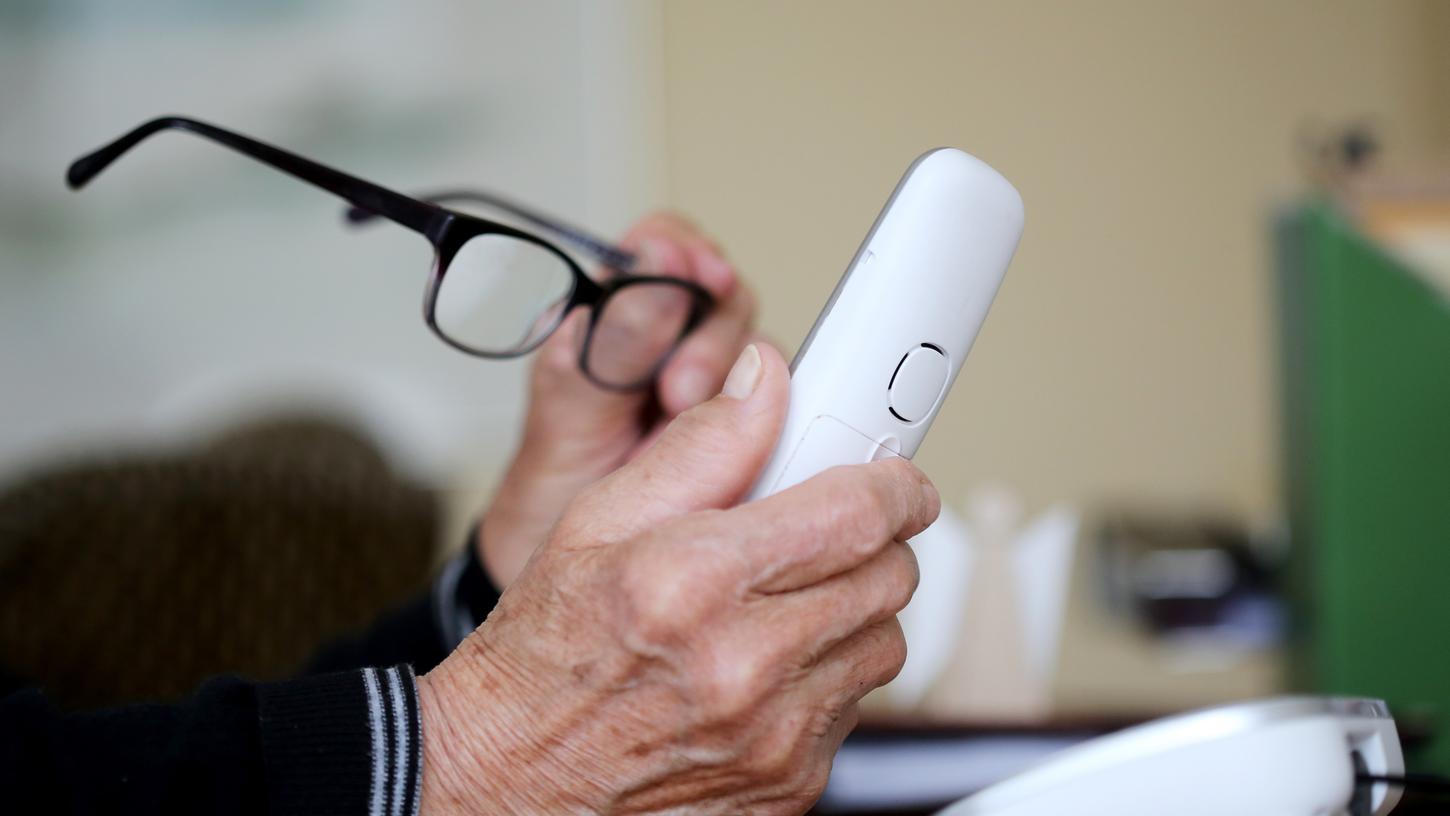 Betrug per Telefon: Vor allem ältere Menschen werden leicht Opfer von skrupellosen Ganoven. 