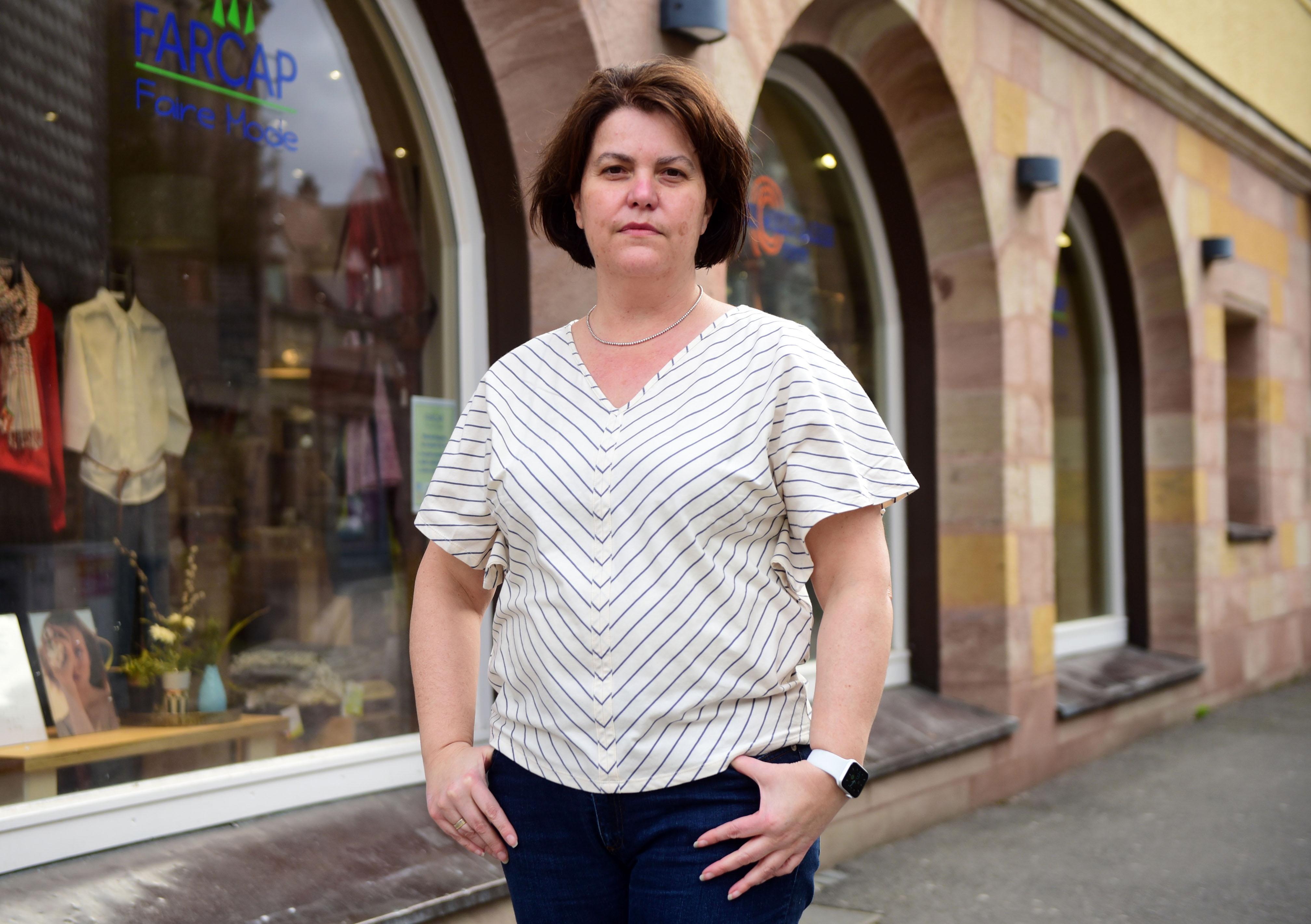 Brigitte Hanek-Ures: „Diese völlige Ungewissheit, wie es weitergeht, treibt mich und meine Kolleginnen um. Wir haben ja Verantwortung für unsere Mitarbeiter, die nach wie vor in Kurzarbeit sind, und für unsere Lieferanten in aller Welt, die auch von uns abhängig sind. Wir versuchen, nach vorne zu schauen und kreative Lösungen zu finden. Aber ich muss sagen, die Last auf unseren Schultern wird immer schwerer.“  