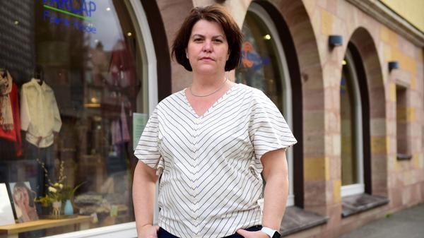 Brigitte Hanek-Ures: „Diese völlige Ungewissheit, wie es weitergeht, treibt mich und meine Kolleginnen um. Wir haben ja Verantwortung für unsere Mitarbeiter, die nach wie vor in Kurzarbeit sind, und für unsere Lieferanten in aller Welt, die auch von uns abhängig sind. Wir versuchen, nach vorne zu schauen und kreative Lösungen zu finden. Aber ich muss sagen, die Last auf unseren Schultern wird immer schwerer.“