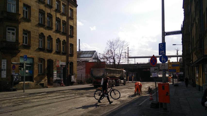 Die Abschnitte sind während der Arbeiten für den Autoverkehr gesperrt. Fußgänger können die Rothenburger Straße passieren. Mit zeitweiligen Behinderungen ist zu rechnen.
