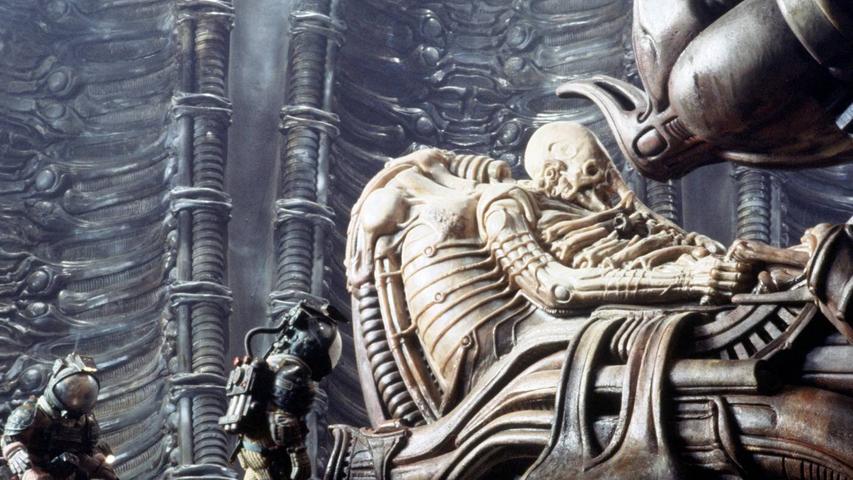 Disney+ präsentiert ab 2. April die ersten drei Alien-Filme. Dann stehen Alien (1979), Aliens - Die Rückkehr (1986) und Alien 3 (1992) auf Star zum Abruf bereit. Die düsteren Sci-Fi-Schocker mit Sigourney Weaver und der vom Schweizer Künstler H.R. Giger entworfenen Alien-Kreatur sind natürlich Pflichtprogramm für Fans, der aktuell sechs Filme umfassenden Reihe. 
