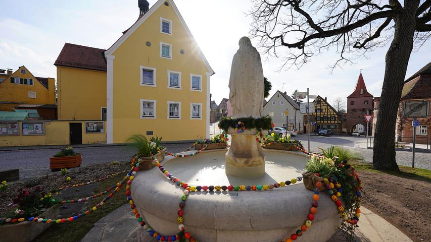 Bunte Orte des Frühlingserwachens: Osterbrunnen im Landkreis Roth