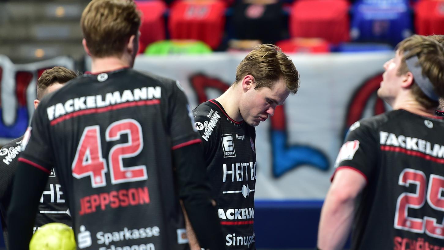 Hängende Köpfe nach einem reichlich gebrauchten Abend: Gegen den Bergischen HC lief bei Petter Overby und Kollegen nicht viel zusammen.
Hängende Köpfe nach einem reichlich gebrauchten Abend: Gegen den Bergischen HC lief bei Petter Overby und Kollegen nicht viel zusammen.