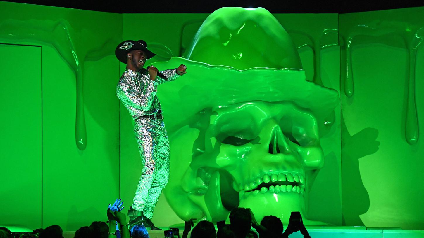 US-Rapper Lil Nas X bei den Grammy Awards in Los Angeles im Januar 2020. Die "Satan Schuhe" haben dem Künstler nun einen Rechtsstreit eingebracht.