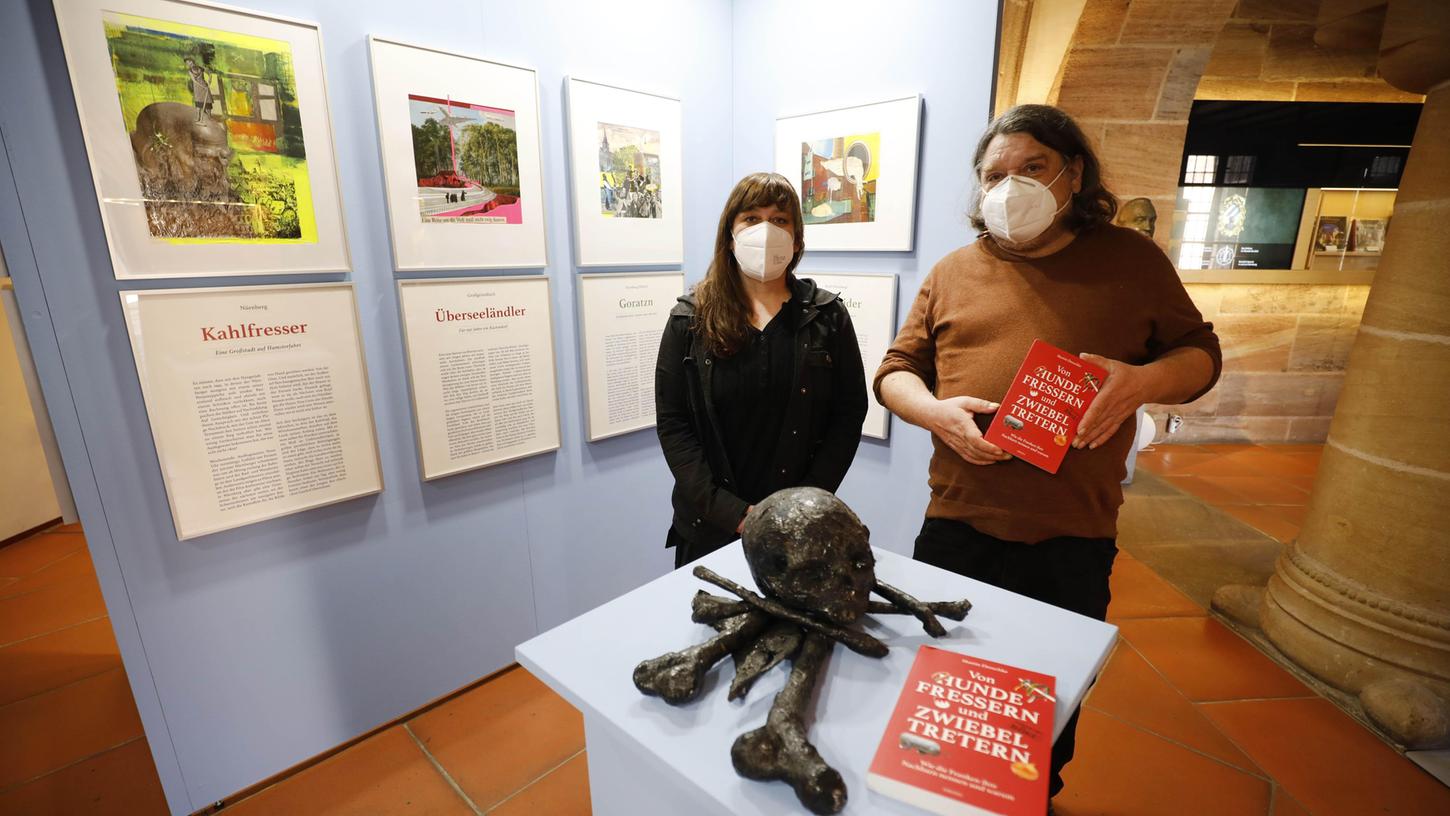 Kennen sich aus mit Pflasterscheißern aus Gunzenhausen und dem Bimberla aus Lauf: Kerstin Himmler und Martin Droschke in ihrer kleinen Ausstellung