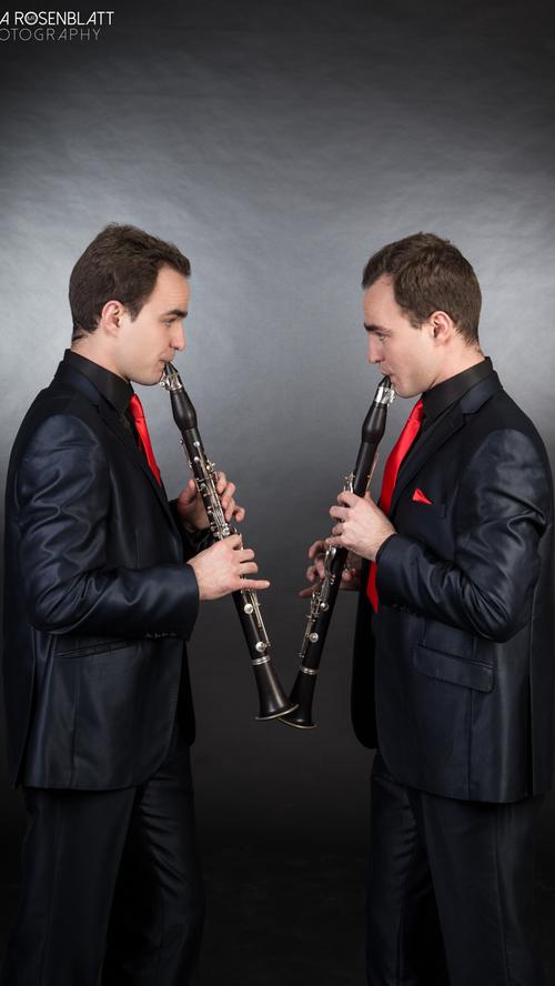 Die Klarinettisten-Brüder Gurfinkel spielen im Serenadenhof klassische Stücke, die es bis nach Hollywood geschafft haben.